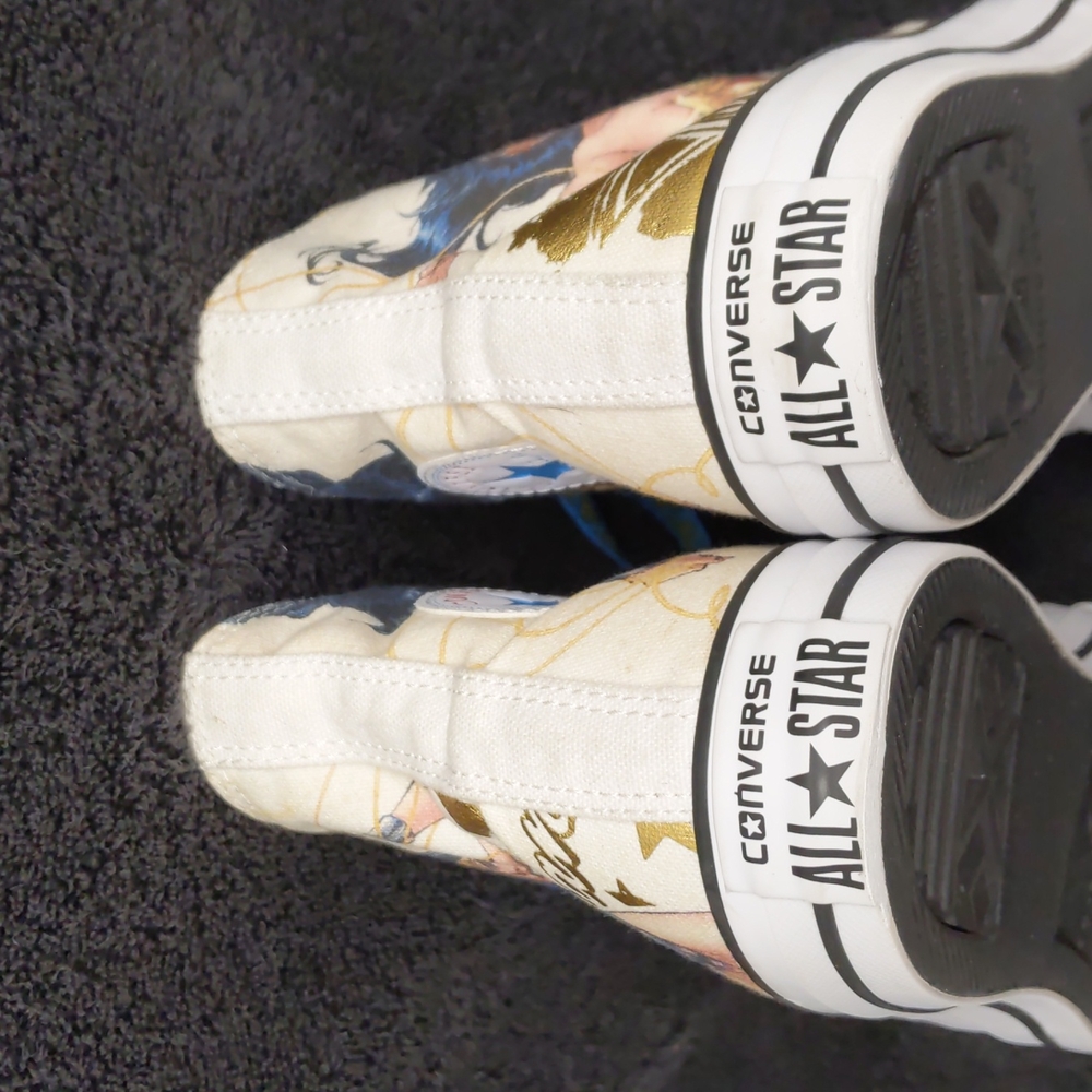 DC Comics x Chuck Taylor All Star Wonder Woman Hi Top Sneakers - Picture 10 of 11